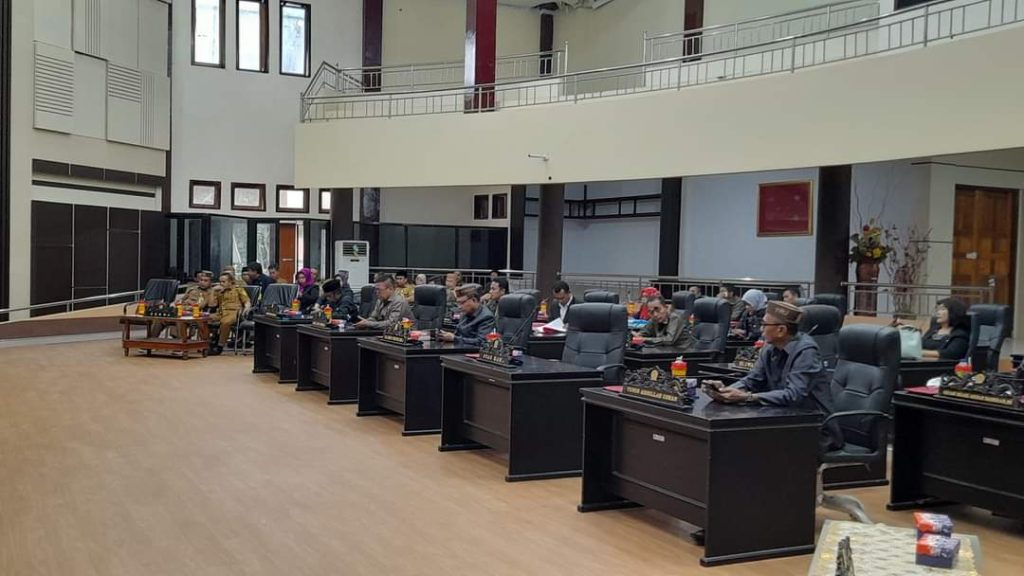 Nirwan Due Pimpin Rapat Paripurna Pengesahan Nota Pengantar 9 Ranperda