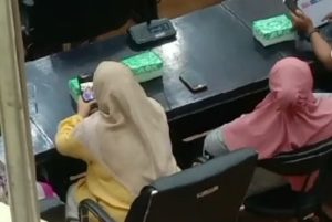 Pembahasan LKPJ, Pimpinan OPD Malah Asik Main HP