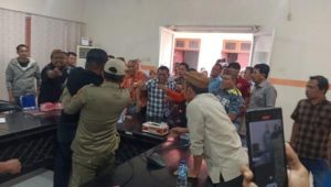 Nyaris Baku Hantam, Wakil Ketua DPRD Idris Kadji Pimpin RDP Polemik Jual Beli Emas