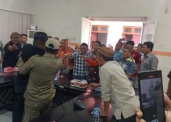 Nyaris Baku Hantam, Wakil Ketua DPRD Idris Kadji Pimpin RDP Polemik Jual Beli Emas