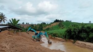 Cegah Luapan Air Sungai, Para Penambang di Patilanggio Lakukan Normalisasi
