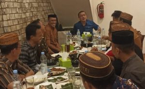 Syarif Mbuinga bersama 15 Aparat Desa se-Kecamatan Paguat Buka Puasa Bersama