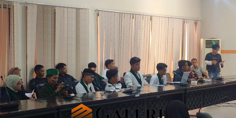 Audiensi DPRD Pohuwato, Mahasiswa Tuntut Evaluasi Pembukaan Ritel Alfamidi dan Regulasi Ritel yang Ada