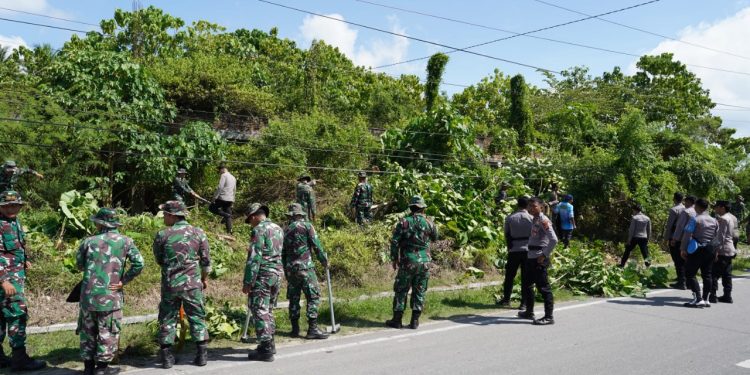 Kodim 1313/Pohuwato Dan Pani Gold Project Laksanakan Karya Bakti