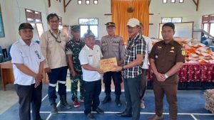 Pani Gold Project Serahkan Bantuan Untuk Warga Terdampak Banjir Di Paguat