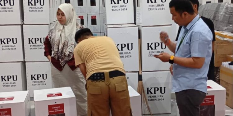 Yolanda Harun Pimpin Pengawasan Penyortiran Logistik di KPU Pohuwato