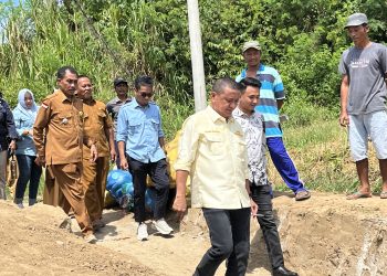 Foto : Anggota DPD RI Syarif Mbuinga di Dampingi Aleg DPRD Pohuwato. (FOTO : HITLER).