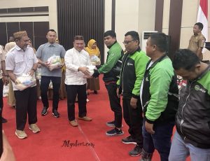 Kenang Almarhum Affan, DPRD Pohuwato Berbagi Sembako untuk Driver Ojol