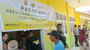Masyarakat Lingkar Tambang Antusias Mengikuti Pasar Murah Pani Gold Project
