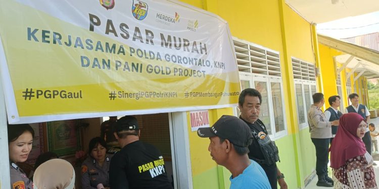 Masyarakat Lingkar Tambang Antusias Mengikuti Pasar Murah Pani Gold Project