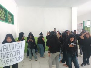 Menolak Di Reshuffle, Diduga Oknum Dekan Fakultas Teknik Gerakkan Mahasiswa untuk Demo
