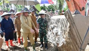 Ketua DPRD Pohuwato Ikut Resmikan Proyek Strategis Percetakan Sawah di Manunggal Karya