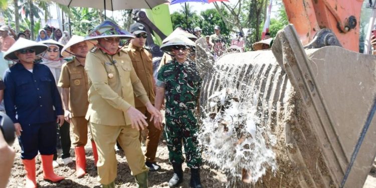 Ketua DPRD Pohuwato Ikut Resmikan Proyek Strategis Percetakan Sawah di Manunggal Karya