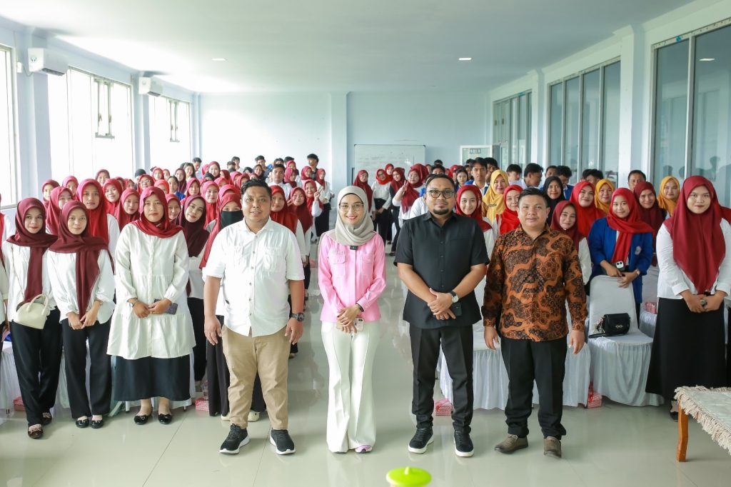 Zulfiana Mbuinga Tekankan Pentingnya Entrepreneurship Management di Era Modernisasi pada Pembekalan KKNT UNIPO