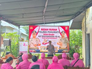 Peringati HUT Bhayangkara ke-80, Polres Pohuwato Tebar Kepedulian Melalui Program Bedah Rumah
