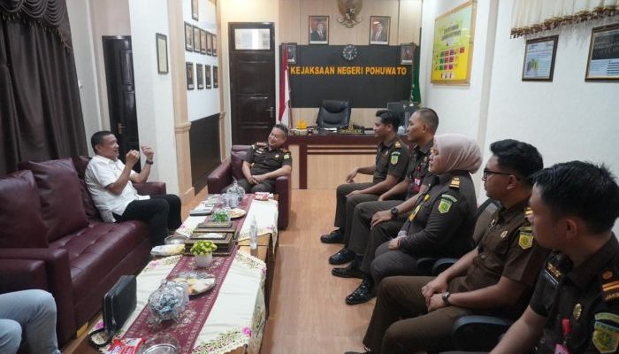 Bertemu Kajari Marisa, Syarif Mbuinga Konsolidasikan Gagasan “Jaksa Jaga Guru”