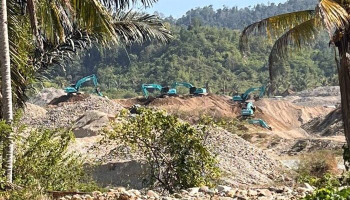 8 Excavator Kobelco Diduga Keruk Emas Botudulanga, Nama Daeng Baba Disebut Warga